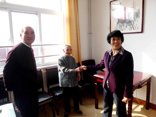 关爱老人情暖重阳节